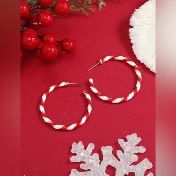 🛑((SOLD IN BOUTIQUE))🛑Candy Stripe Look Christmas Hoop Earrings - Picture 4 of 5